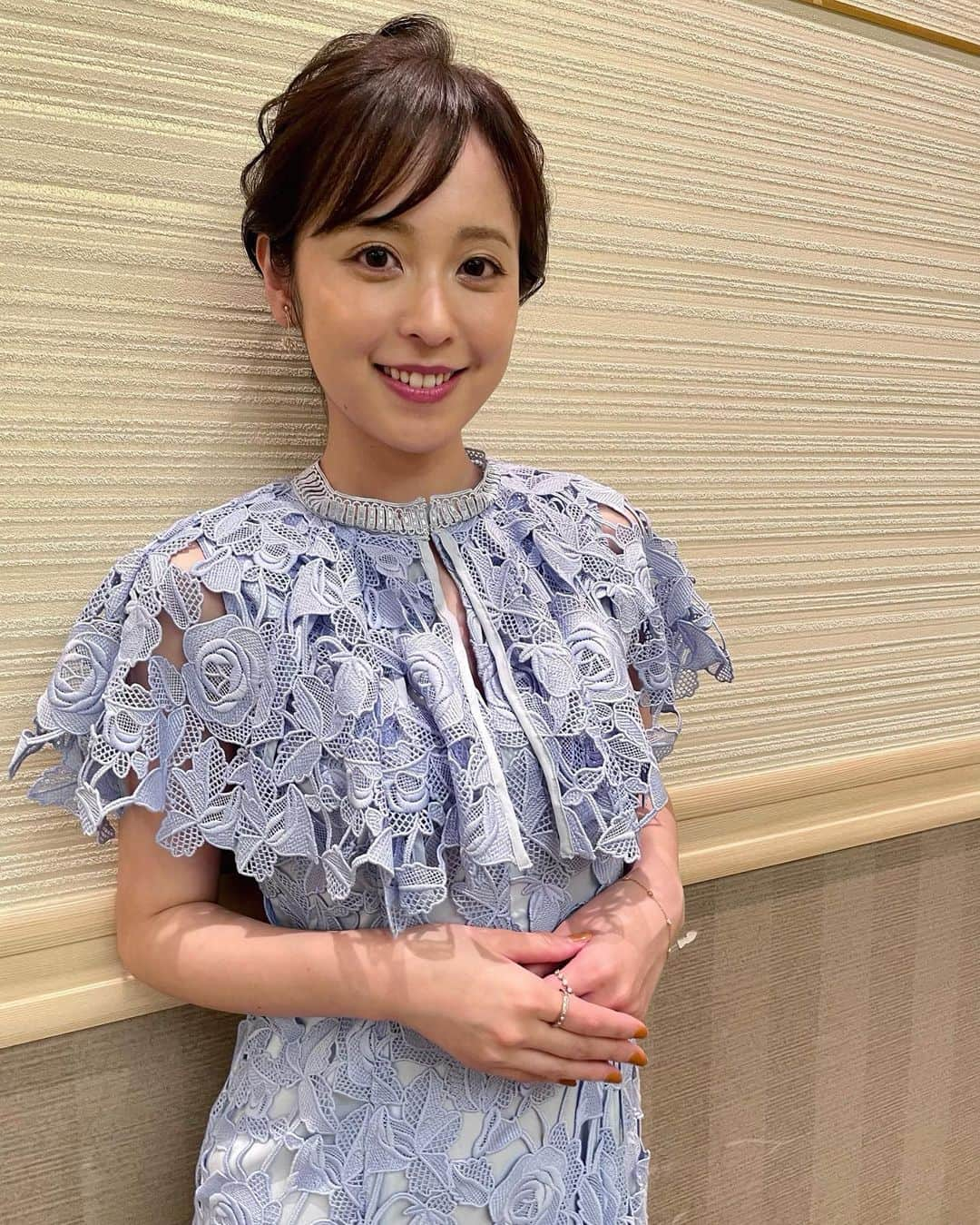 久慈暁子さんのインスタグラム写真 - (久慈暁子Instagram)「* 先日岩手の酒造メーカー 南部美人創業120周年記念イベントの 司会をさせていただきました💐 NYのレストランでも 岩手の南部美人をメニューで見つけると とっても嬉しくなります☺️ フルーティーで美味しかったです🍾  衣装 dress... @fray_id shoes... @dianashoespress earrings... @haku_fleur bracelet,rings... @cloction__  * #南部美人 #日本酒　　 #岩手」9月30日 23時26分 - kuji_akiko