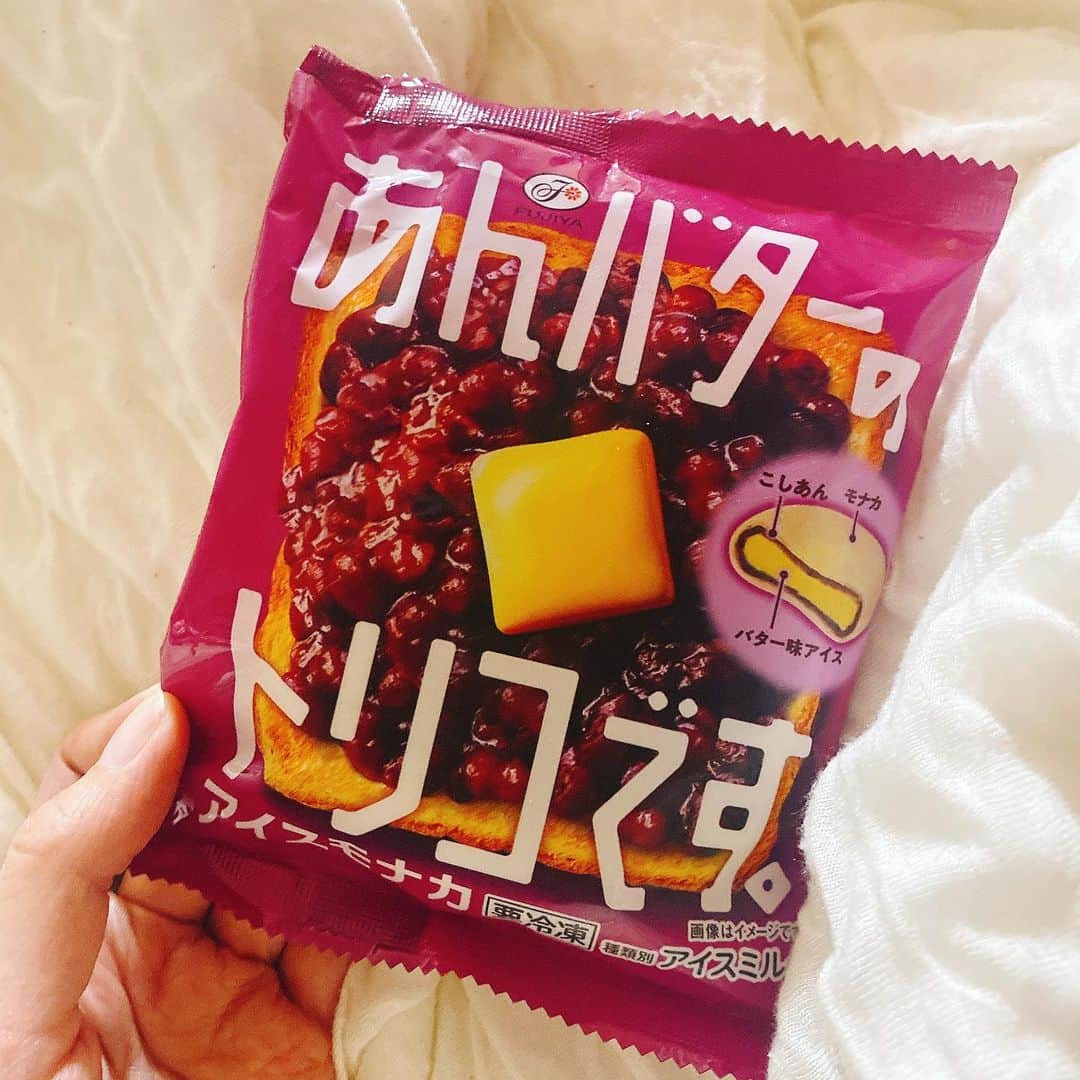 前田玲奈のインスタグラム：「#fujiya #あんバターのトリコです  最初あまっ！！って思ったけど、 どんどんクセにな〜る もっと食べたくな〜る トロピカ〜ル恋して〜る #アイ活 #アイスフェアリー #アイスフェアリー前田 #icecream #アイスクリーム #あやや大好き」