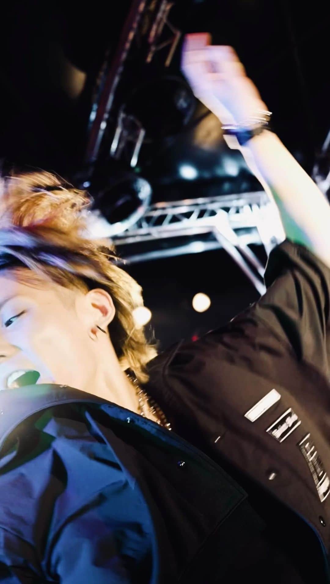 のインスタグラム：「- PLAY at MUSIC CIRCUS'22 -  好きな楽曲を合わせてストーリーズにシェアしてみて！🫡🔥  You can share this reel video with your favorite music!!🥳🎵  ❶リール動画の「紙飛行機マーク」をタップして「ストーリーズにリール動画を追加」を選択 ❷ストーリーズ投稿画面右上の「顔マーク」をタップした中にある「ミュージック」を選択 ❸お気に入りBGMを選んでストーリーズに追加！  ⚠️ポイント⚠️ 開始1秒辺り、水しぶきが上がった後のタイミングで楽曲のサビ(ドロップ)を合わせると良い感じにマッチするよ！！  色々な楽曲で試して遊んでみてね！🥳🙌🔥  🎪August 28, 2022 @music_circus🎪  -SPECIAL THANKS- 🎥@issei_jpn 🎥@kota.mov 🎥@ryuto_tamashiro 💃@cyberjapan 👕@saintmaria_official  #musiccircus #ミュージックサーカス #KSUKE #festival #vlog #recap #サイバージャパン #cyberjapan」
