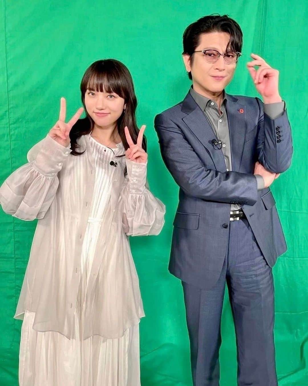 霊媒探偵・城塚翡翠のインスタグラム：「🔮番組出演のお知らせ🔮  今夜7:00〜9:54📺 『#ワールドドキドキビデオ』に #清原果耶 さん #及川光博 さんが 出演します‼️  こちらは初出し写真📸 ポーズ、キマってますね✨  お2人が #ノーリアクション王 👑に なれたかどうかは…今夜の放送で✅ お楽しみに👀  #城塚翡翠 #日テレ」