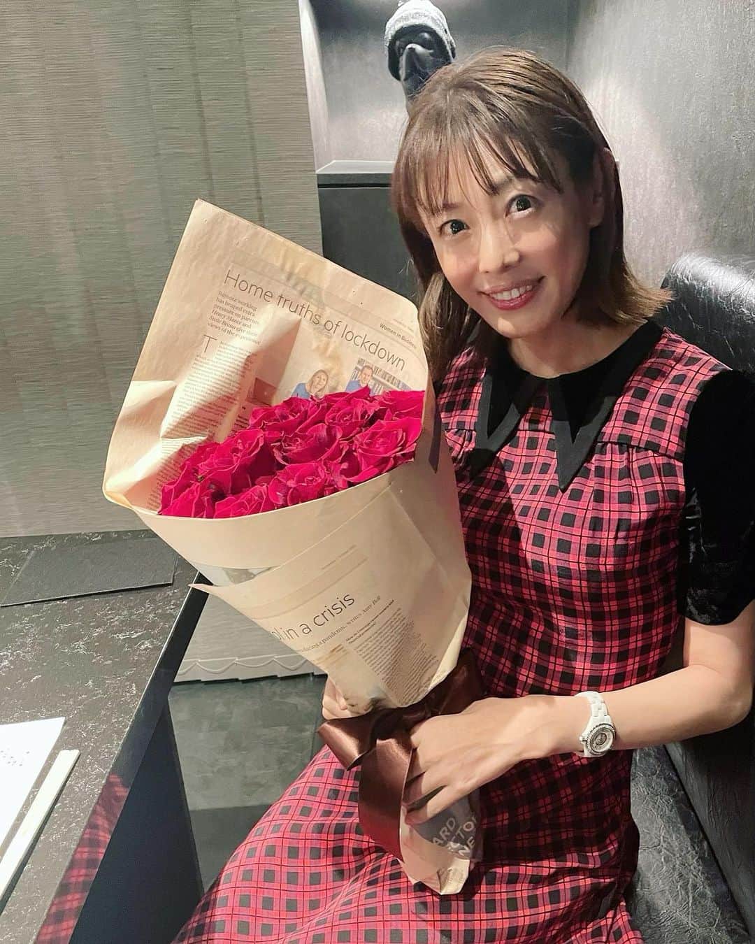 松山まなかのインスタグラム：「☺️🌹🍰✨  #ランナー　#ランニング　#アスリート　#女子アスリート #熟女アスリート　#筋肉　#runner #running #athlete #marathon #muscle #musclegirl #筋トレ　#フルマラソン　#サブスリー　#サブ3 #筋トレ女子　#筋肉女子　#ランニング女子　#マラソン女子」