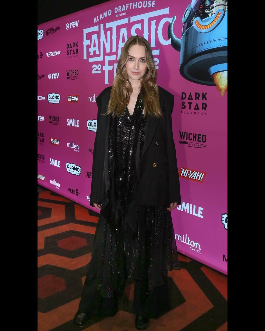 ジェイミー・クレイトンのインスタグラム：「THANK YOU @fantastic.fest!!! #hellraiser streams Oct 7th on @hulu ⛓🥰⛓  Styling: @andrewgelwicks  Look: @harbison.studio」
