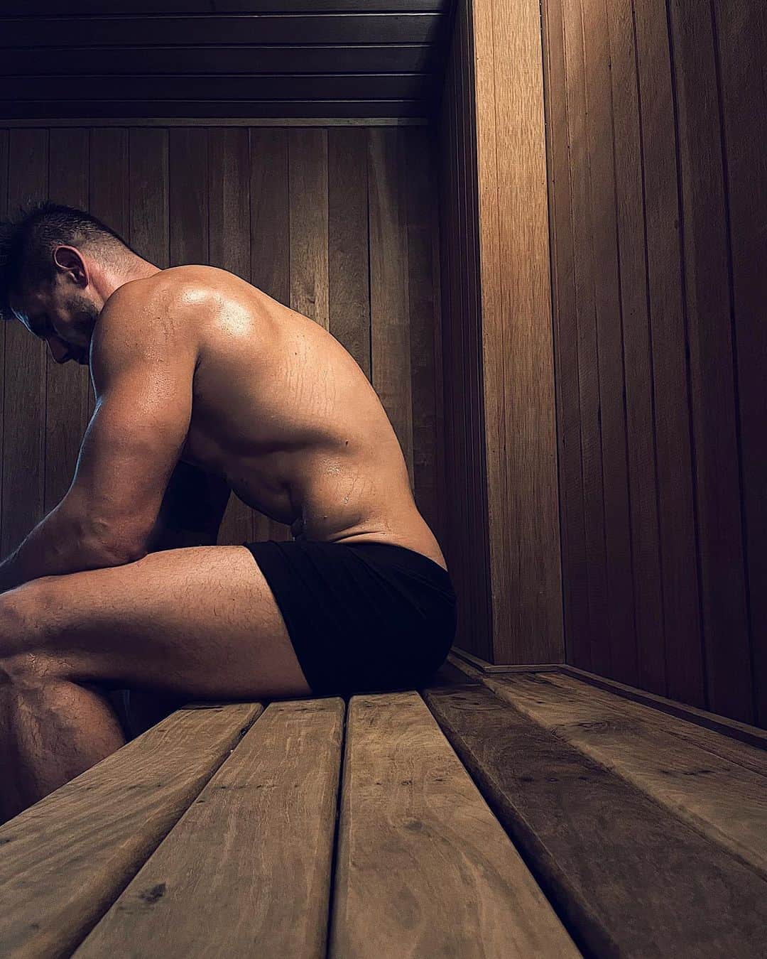 Jonas Sulzbachのインスタグラム：「100°C na sauna 🔥」