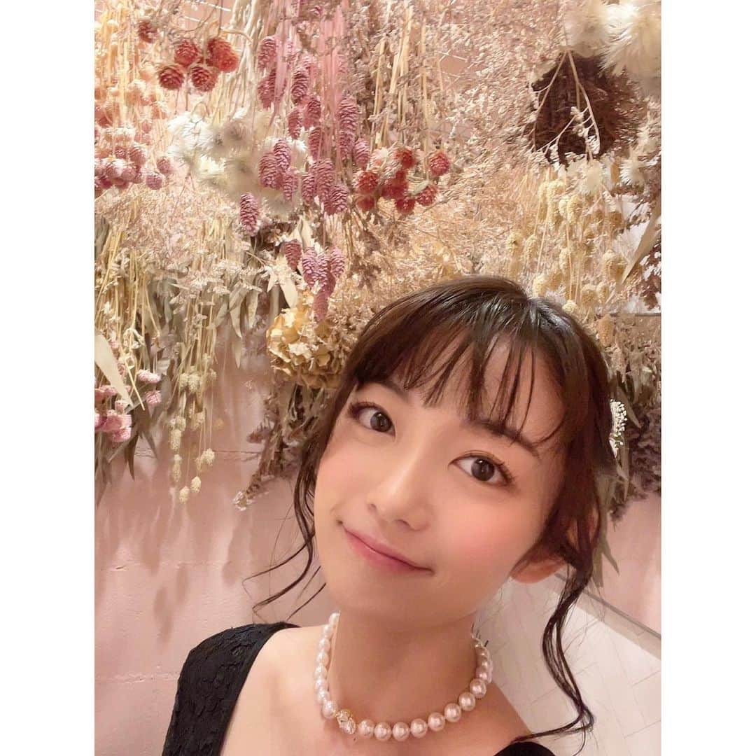 森田涼花のインスタグラム：「【スズカ】 弱点：むずかしいはなし たまに話が通じない時があるポケモン🤣  席札にはポケモンカードが(↑2枚目) 2人ならではの温かい挙式披露宴に、 幸せな気持ちに包まれました♡  舞台「くちづけ」で一緒だった有沙と隼汰くん。 全国をまわったから思い出がいっぱい。 久しぶりにみんなにも会えて、 懐かしい話に花が咲きました🌸 当時は大変だったことも、今となっては 笑い話になっていて良い時間だったぁ☺️」