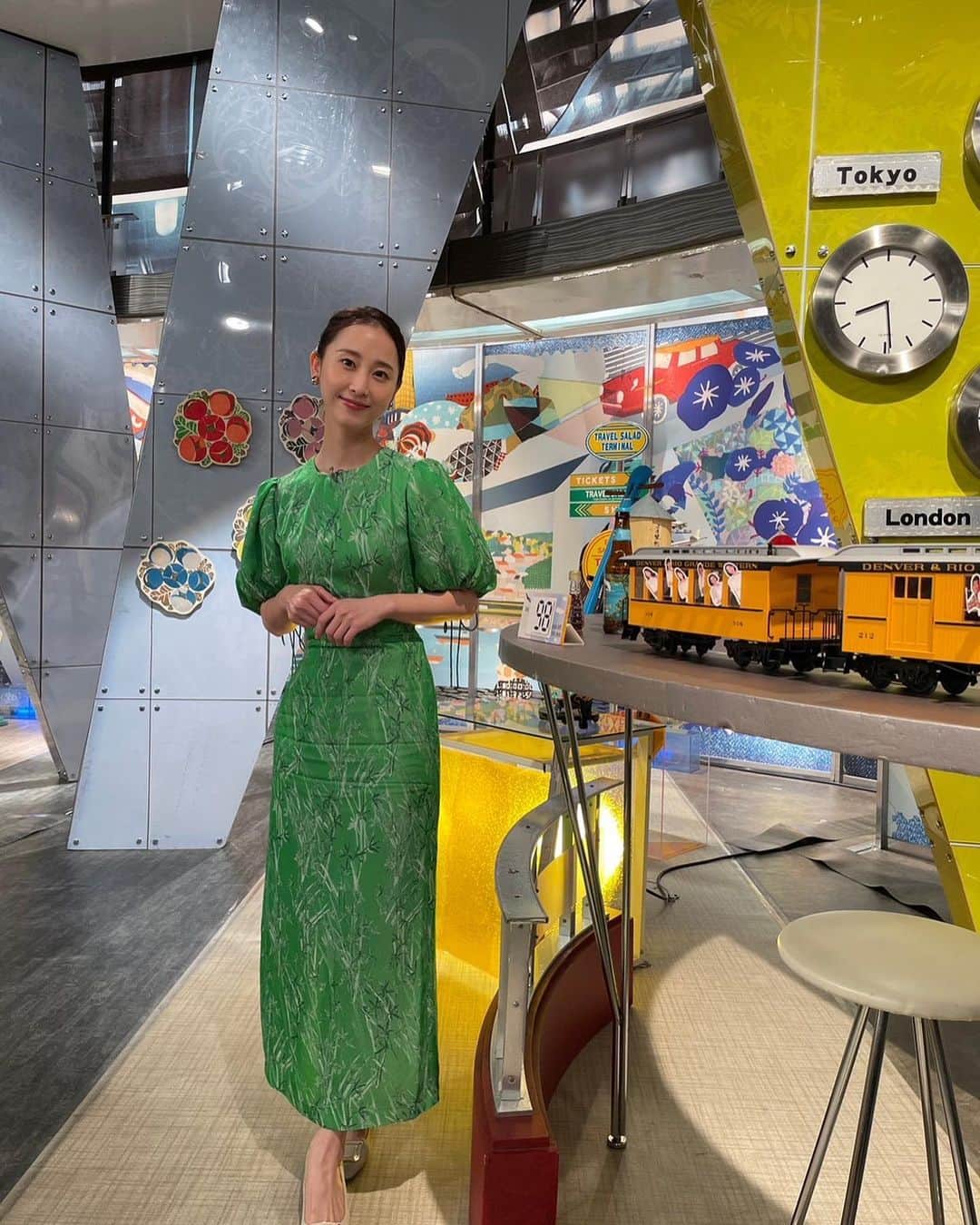 のインスタグラム：「「旅サラダ」とNHK長崎「開業！西九州新幹線」のお衣装。 どちらも可愛くてお気に入り。」
