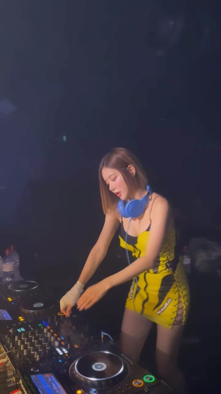 Dj Sodaのインスタグラム：「Did you miss me Sunnyvale?💛 I’m back in PURE! Come down and let’s party together❤️‍🔥See you all at @purenightclub408 😘」