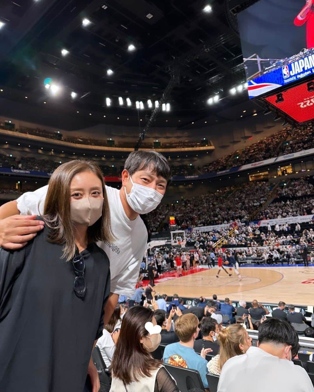 岩隈久志のインスタグラム：「今日は妻の誕生日^_^  誰にでも優しくて、真っ直ぐ誠実に生きていく妻は僕の誇りです！  家族の事や僕の仕事に加えて、今はボランティアの野球チームの運営もあり、大忙しですが、楽しく笑顔で頑張ってくれて感謝しかないです^_^  これからも健康で幸せに共に人生を歩んでいきたいと思います^_^  Happy Birthday to my amazing wife! We love you!  #10月1日  #oct1st  #happybirthday」