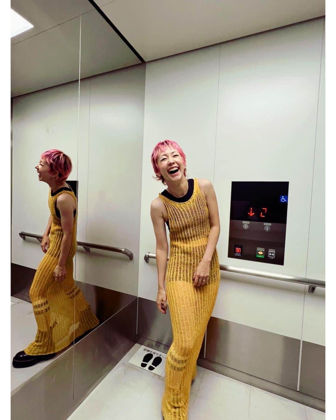 木村カエラのインスタグラム：「TOKYO ISLANDの時のLIVEの時きたお洋服。 ラインソックスとマーチンのブーツの組み合わせが、お気に入りです。 スッケスケなワンピースで、みんなをイチコロ惚れさせる作戦でしたが、 全然いやらしくないと全員に言われました。  ところでなんでこんなに笑ってるのでしょうか。 誰かオナラでもしたんですかね。🤣  @tokyoisland__official   hair make by : @mihoko_f  styling by : 白山春久」