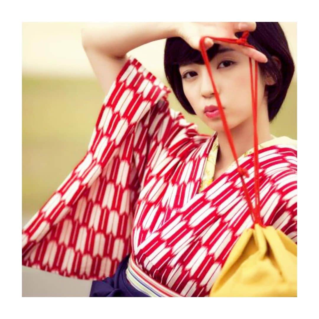 入来茉里さんのインスタグラム写真 - (入来茉里Instagram)「🙃 懐かしの。 #袴 #japan #japanesegirl #hakama #kimono」10月1日 20時24分 - iriki.mari_official