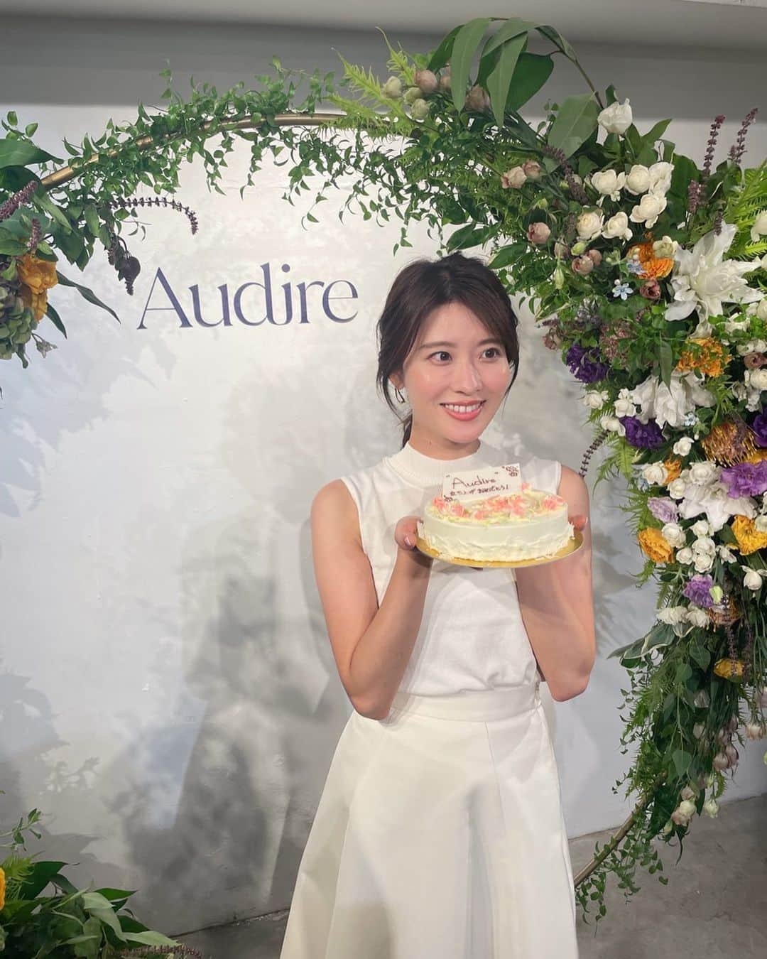 郡司恭子さんのインスタグラム写真 - (郡司恭子Instagram)「* 昨日から、 Audireの展示・試着会がスタート🌷  初日終了後にひっそりとお祝いを🎂✨ （ありがとうございます🥲）  企画書提出から、1年ちょっと… ようやく、みなさんに プロダクトを実際に触り🤲 試着して頂ける機会を設けることができました✨👗  展示会詳細はこちら👇 ぜひご覧ください！ #audire #ntv_product   この度日本テレビから、新規事業・日本テレビアナウンサーの声から生まれるアパレルブランド”Audire”（アウディーレ）が ローンチしました✨🕊  ［試着・受注会］ 9月30日.10月1日　1100-1800 10月2日  1100-1700 @渋谷区代官山町3-13エーデルハイム2階 ※どなたでもお入り頂けます。  #日本テレビ #日本テレビアナウンサー  #郡司恭子」10月1日 20時38分 - kyoko_gunji