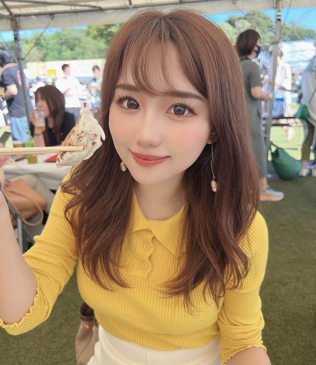 のインスタグラム：「⋆ たまたま開催してた餃子祭りいってきた🥟  楽しかったし美味しかった〜😚🤍  服は @shein_japan の💛  来週は京都でグランパスvsサンガ戦！たのしみ〜！！  #ootd #fashion #instafood #instagram  #hairstyle #outfit #code #instafashion  #ファッション #撮影 #ヘアスタイル #ヘア  #コーディネート #コーデ #今日の服」
