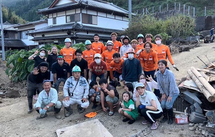 滝裕太のインスタグラム：「今日清水区布沢に微力ではありますが、土砂の撤去作業に行ってきました。 少しでも復興に繋がればと思います。 早く日常が戻ることを願ってます。」