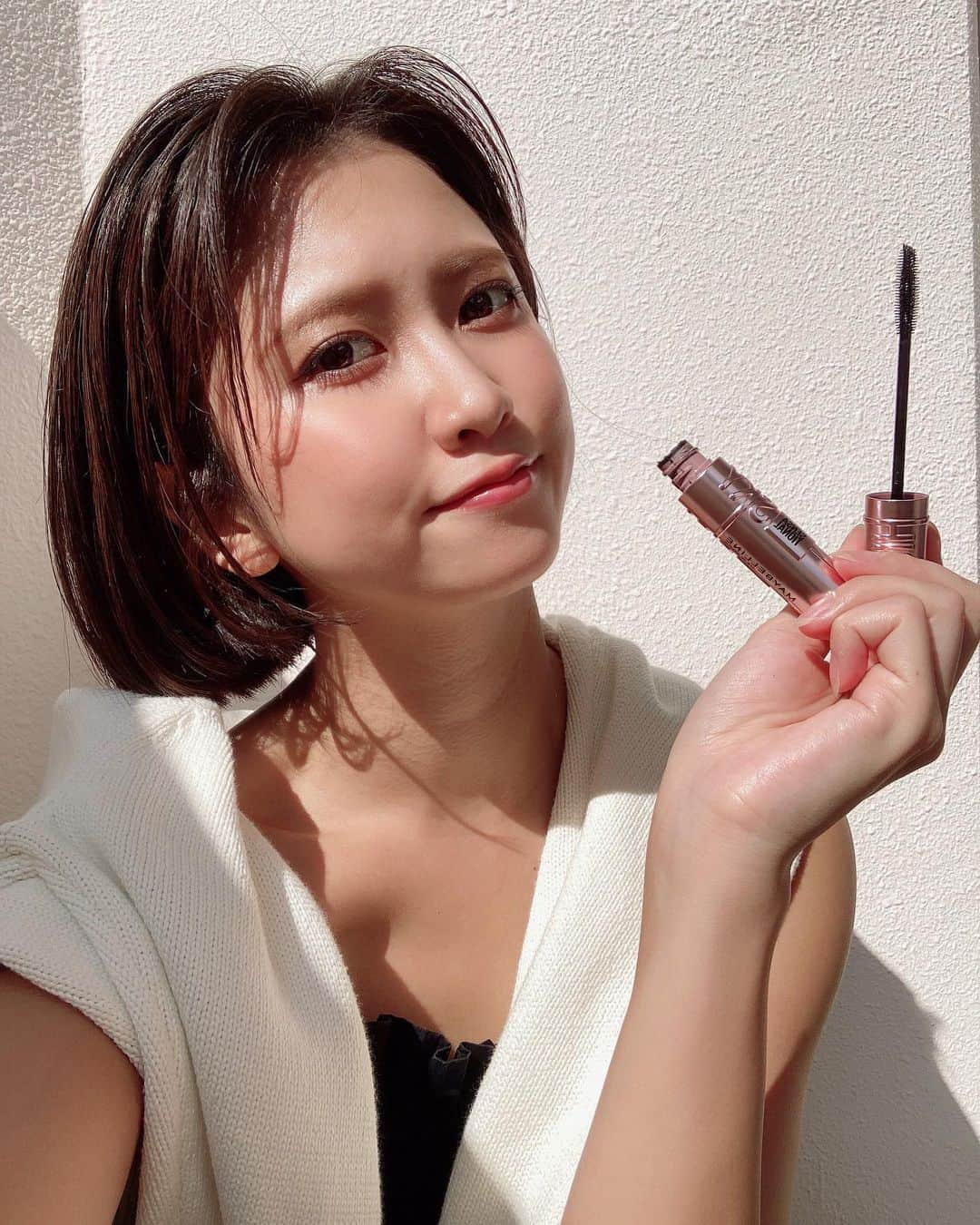 菅原樹里亜のインスタグラム：「. ・ MAYBELLINE NEW YORK から新しく発売された話題の「スカイハイマスカラ」を モデルプレスさんよりご提供頂きました💖  ブラシが特徴的で塗りやすく ダマにならずに綺麗に仕上げられるよ☺️ ・ ・ #maybellinenewyork#maybnlline#cosmetics #makeup#modelpress#gifted#selfe#skyhigh #メイベリン#スカイハイマスカラ#新感覚リフトマスカラ #マスカラ#メイベリンニューヨーク#モデルプレス」