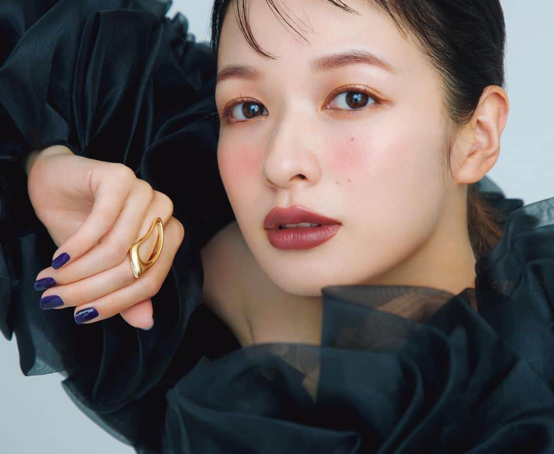 のインスタグラム：「@maquia.magazine 11月号🏅  @yasuhisa_kikuchi  @akeminakano__official  @eskurumiaya」