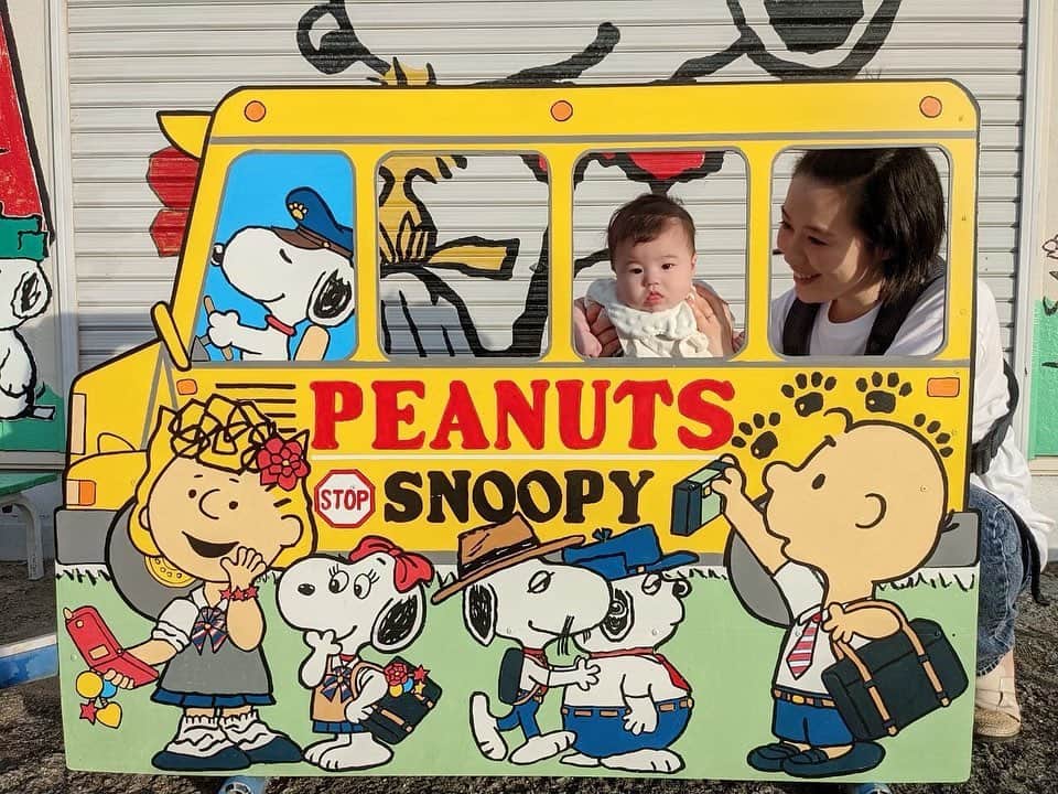 宇都宮まきのインスタグラム：「どうしても顔を入れたい親と もういい加減やめてほしい子供👶  🤣」