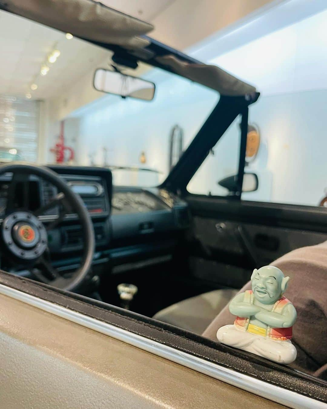 エリザベス・ハードキャッスルさんのインスタグラム写真 - (エリザベス・ハードキャッスルInstagram)「アートカーミュージアム🚗  この車たちは実際に走れるらしい😳  無料で見られるミュージアム💫　ヒューストン在住の方はぜひ。  #houstonlife #houstonmuseum #artcarmuseum #アートカーミュージアム #houstonhights #cadillac」10月1日 16時33分 - elizabeth_hc49