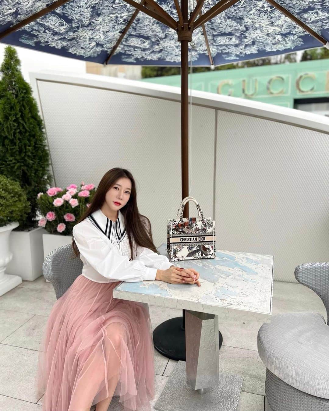 ハン・ジウンのインスタグラム：「🌷✨」