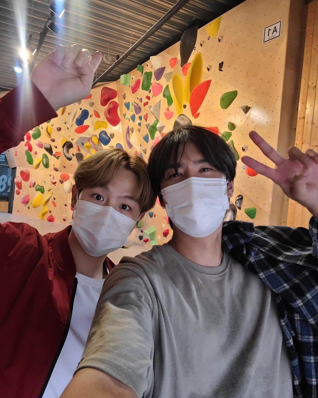 インジュン のインスタグラム：「✌️ @jdream_kyujong @injun1992.39」