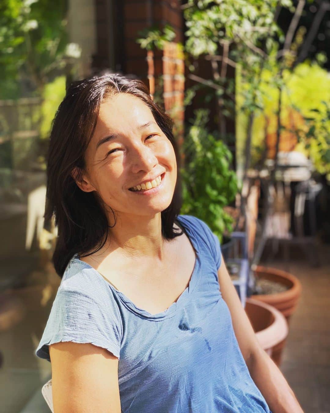 のインスタグラム：「ゆっくりすぎる朝 っていうかすでにお昼 お天気が良すぎて暑い！ 暑すぎてこの後シャワーを浴びることに…笑  #伊達公子 #kimikodate  #テニス  #テニスプレイヤー #tennis  #tennisplayer #2022年10月1日」