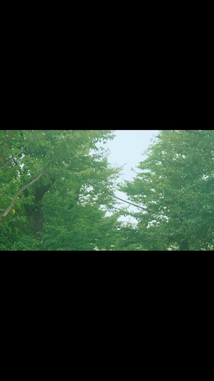 ラブリのインスタグラム：「- この度私のブランドであるikawが2周年を迎えました。ikawはスキンケアブランドではありますがただ美容品を製作するのではなく写真や映像、音楽、そして"言葉"を組み合わせて初めてプロダクトが完成しています。  生み出したプロダクトは誰かの生活そのものになるからこそ、私は『どこまでも丁寧であること』を心がけています。  これからもお肌と心がより深く繋がるようなきっかけを今日も考え続け日々ブランドを少しずつでありますが成長させてあげたいです。  そんな2周年の感謝を込めて映像を作りましたので是非ご覧ください。  @ikaw_official   movie / @gotayonekura × @kisshomaru」