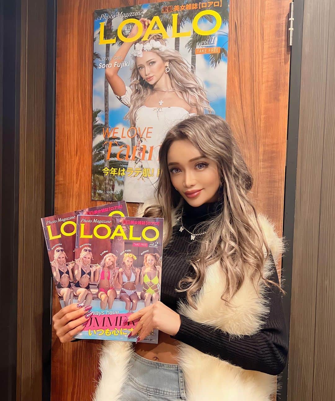のインスタグラム：「. . .LOALOvol2が全国協賛店にて取り扱い開始いたしました^ - ^💪❤️ . .またまた表紙ありがとうございますฅ(^ω^ฅ) 💕 @loalojp  . .神奈川では @eos_tsujido に置いてあります😍❤️‍🔥大人気なので、欲しい方はお早めに°ʚ♡ɞ°今回は盛りだくさん、色んなギャルが大集合してますょ♡‿(･×･)‿♡ . . .ロアロ見た方は特別に @blackqueen.official の割引クーポンまでついてます(✌🏻️'꒳'✌🏻️)ぜひお得に秋服getしてね💓💙💜 . . .お気に入りの @bond_love_jewelry のジュエリーも紹介させて頂いてます♡‿(･×･)‿♡ぜひチェックしてね🫰🏻💗 . . .藤木そらのセクシーショットがたくさん📸あるのでゲットしよん︎👍🏻 ̖́-ネットからも購入できます👉🏻👈🏻💕 . . . . . . . . . . .#辻堂 #辻堂日サロ #ギャル #ギャルコーデ #ギャルしか勝たん #LOALO #ラテ肌 #日サロ女子 #日サロ好きと繋がりたい #ジュエリー #オリジナルグッズ #割引クーポン #クーポンコード」