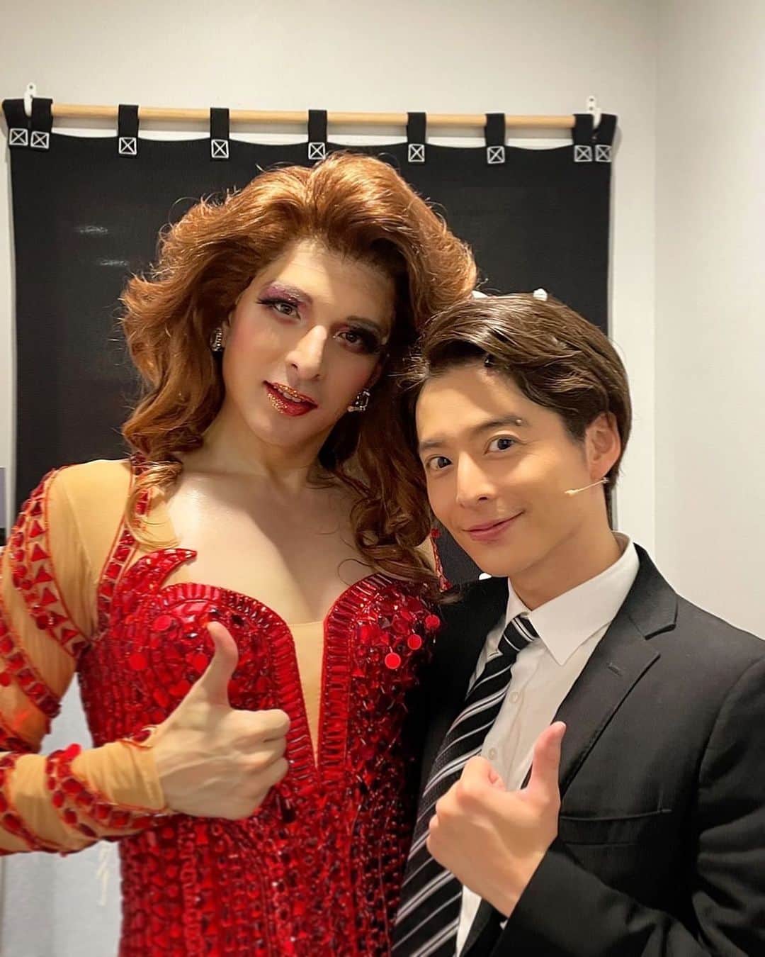 城田優のインスタグラム：「「キンキーブーツ」  無事に初日の幕が開きました。  かつてないほどにとてつもなく緊張しましたが、お客様の大きな温かい拍手に、本当に助けられました。  心から、ありがとうございました。  そして、ずっと支え続けてくれた良き理解者の徹平をはじめ、最高に素敵な出演者とスタッフ、オーケストラの皆様にも心から感謝。  まだまだ未熟なローラですが、最終日まで日々成長していけるよう、一生懸命演じます。  そして、明日からも最高の作品をお届けし続けられるよう、カンパニー一同心を一つに頑張ります。  もちろん毎公演、心は春馬と共に。  大千秋楽まで、どうぞよろしくお願いいたします！！」