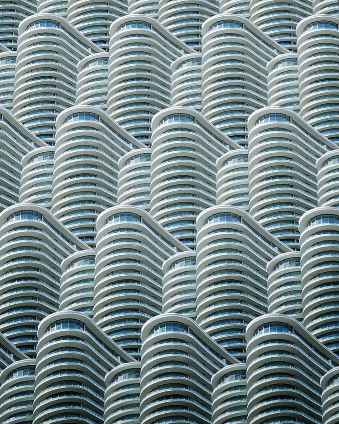 uoriのインスタグラム：「#archilovers  #igersjp  #tv_leadinglines  #rsa_streetview  #instagramjapan  #lookingup_architecture  #art_chitecture_  #rustlord_archdesign  #minimal_lookup  #Sky_High_Architecture  #icu_architecture  #excellent_structure  #skyscraping_architecture  #diagonal_symmetry  #tv_buildings  #cool_pointy_things  #indies_minimal  #rsa_symmetrical  #drugougleb  #ShotoniPhone #1_unlimited  #rustlord_unity  #structure_bestshots  #raw_architecture #archi_focus_on  #archi_unlimited #gf_architecture」