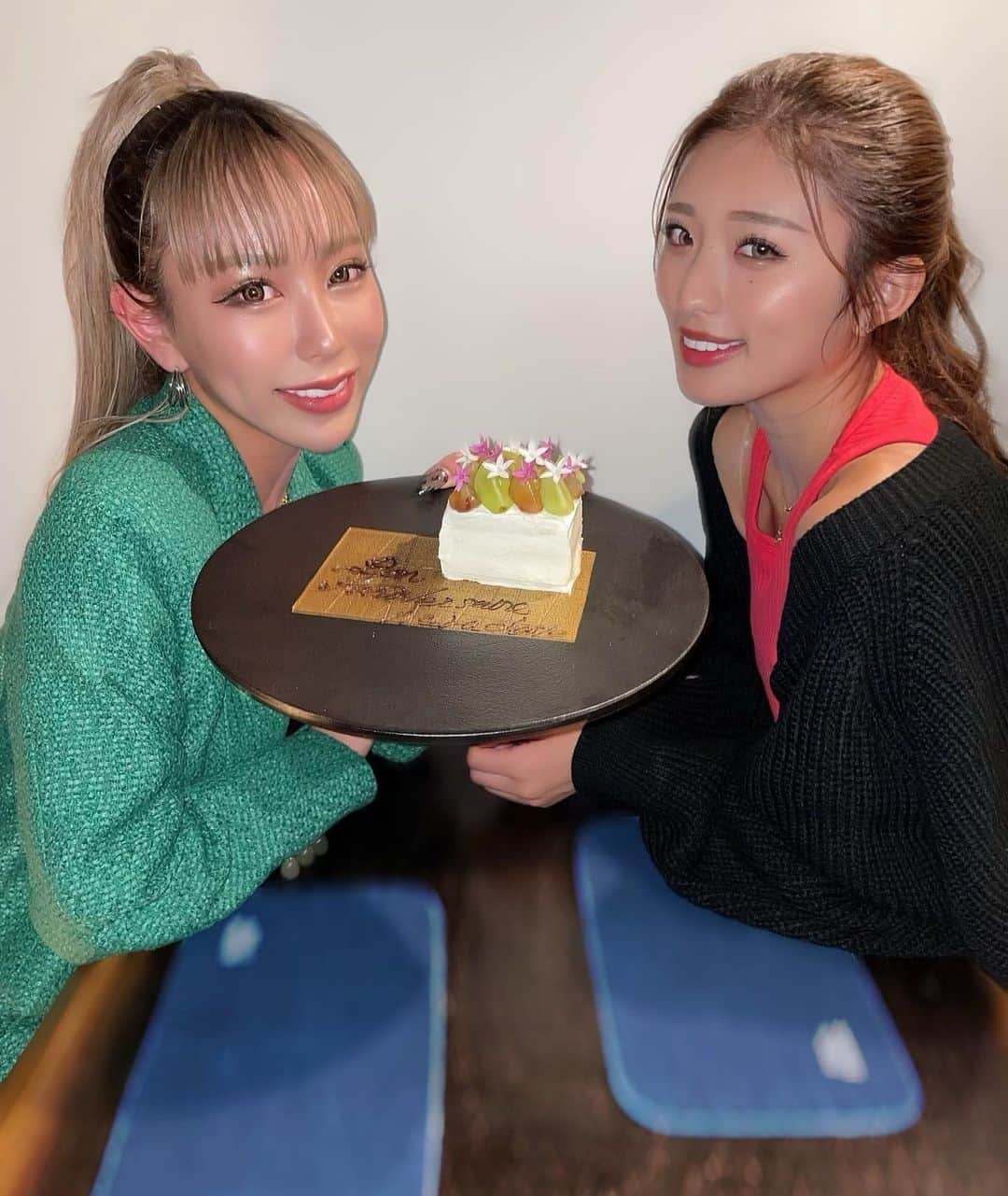 MIYABIのインスタグラム：「遅くなったけど、昨日は大好きな相方のお祝いしてきたよぉ🎉  改めてお誕生日おめでとう🎁💜  みやびの誕生日も素敵な日にしてもらったから、思い出に残る事してあげたいなって思って色々考えたの🙈✨  何もかも喜んでくれて、サプライズでハルカさんにも登場して頂きたくさんの方に感謝です🥹🙏  ありがとう御座いました❤️  これからも辛い時も、楽しい時も共に歩んでいこうねっ🥰  大好きだよぉ💋  #cyberjapan  #cjd_miyabi  #バースデーサプライズ  #クルーザー」