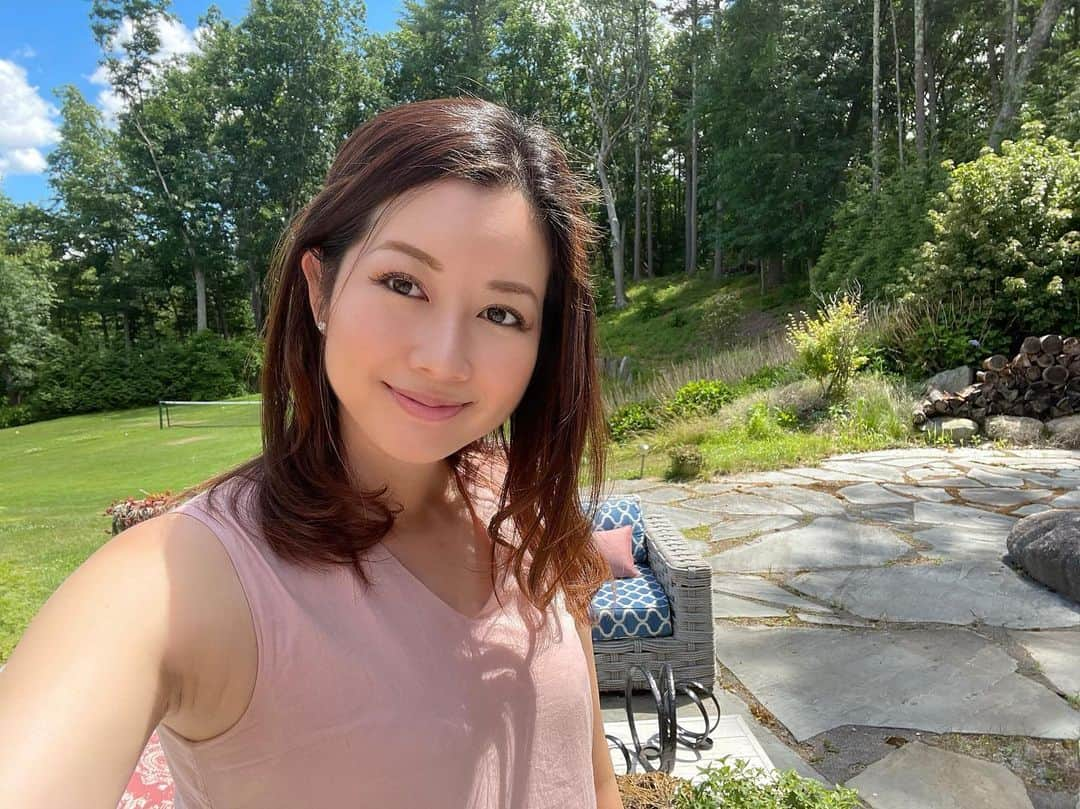 藤本恵理子のインスタグラム：「I went to U.S this summer for the first time in 3 years. I am so happy to see my family finally. Loved seafood, beautiful nature,,,  My trunk was full of kids stuff, so this small bag became ‘must have item’ for me. Also…I turned 41!!  今年の夏はアメリカへ帰りました。実に3年ぶり。 トランクが子供のものでいっぱいになってしまったので自分のものがあまり持っていけず、大昔に買ったミニバッグが大活躍でした。  そして先日41才になりました。毎日のささいなことを楽しむ。長い目標までの過程を楽しむ。  毎日バタバタですがマイペースに更新していきます。  #travel #usa #America #massachusetts #rhodeisland #instatravel #boston #アメリカ　#マサチューセッツ #ロードアイランド #旅行」