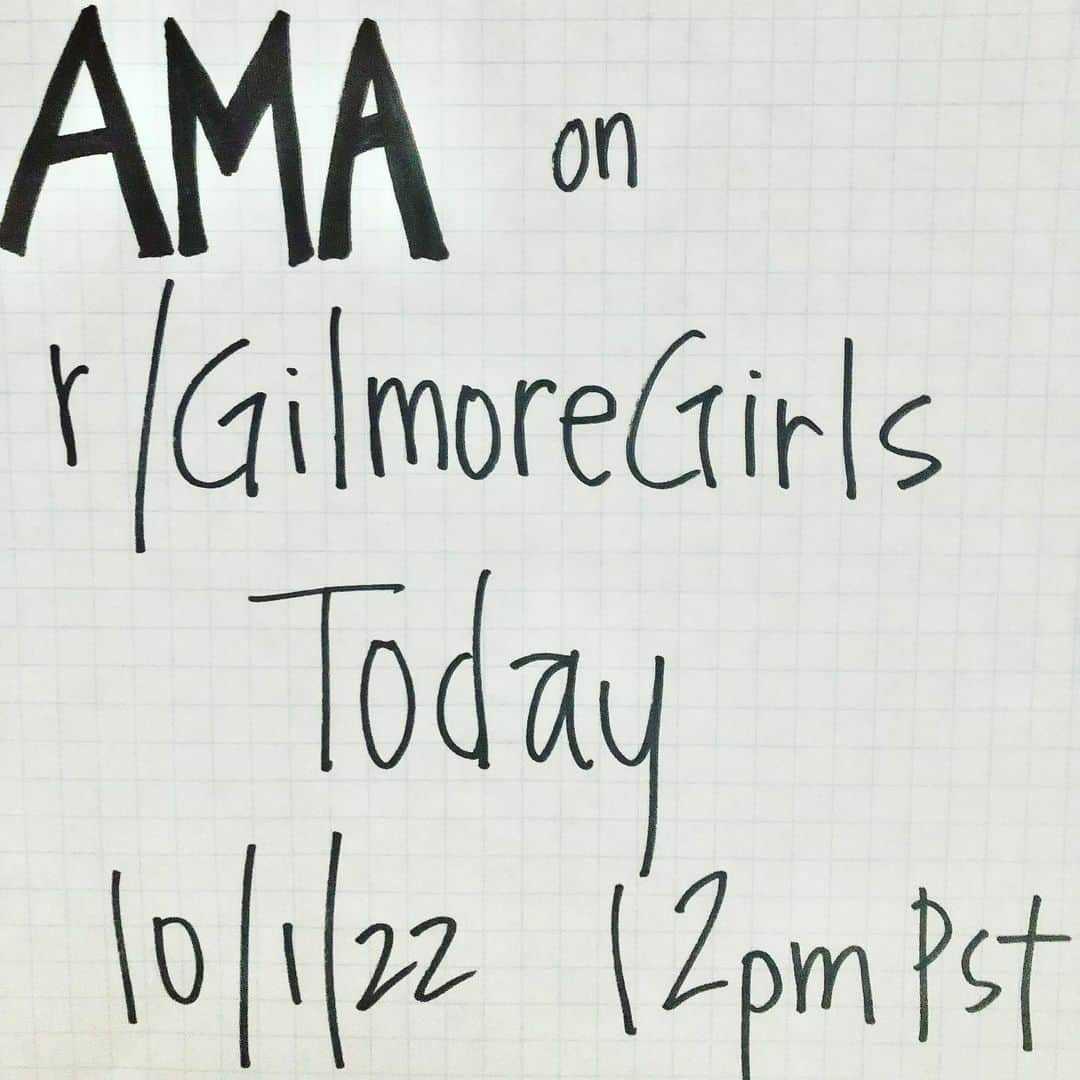 ケイコ・アジェナのインスタグラム：「Are you on Reddit? I’m not… except for TODAY! “Ask Me Anything” AMA. I’ll be answering questions at r/GilmoreGirls to celebrate them hitting 100,000. It’s at 12pm PST. I’ll be user MsKeikoAgena and my avatar is chewing on a pop tart box. That’s how you’ll know it’s me. Love+Aloha+Blessings+GoodTimes #GilmoreGirls #LaneKim #AMA #RedditAMA」