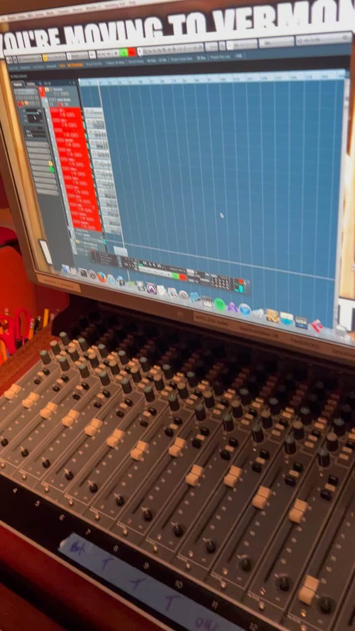マーク・シュルマンのインスタグラム：「⠀⠀ Quick sound check before tracking a drum track at my studio with my dear friend Wendy! @wendystarland 🥁⠀ ⠀ ⠀ ⠀ #SoundCheck #drumtracking #studiodrum #studiosesh #markschulman #wendystarland」