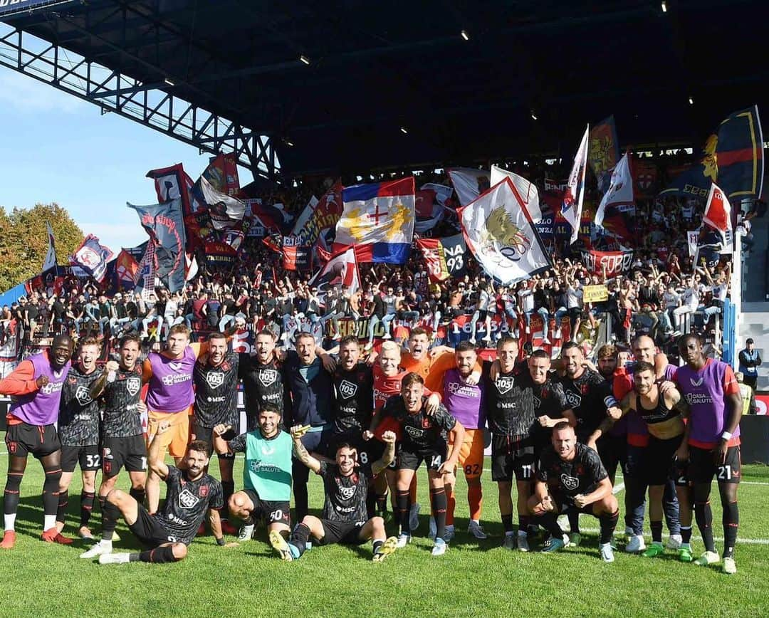 ステファノ・ストゥラーロのインスタグラム：「Uniti più che mai 💪🏻 Avanti così!! 🔴🔵 @genoacfc」