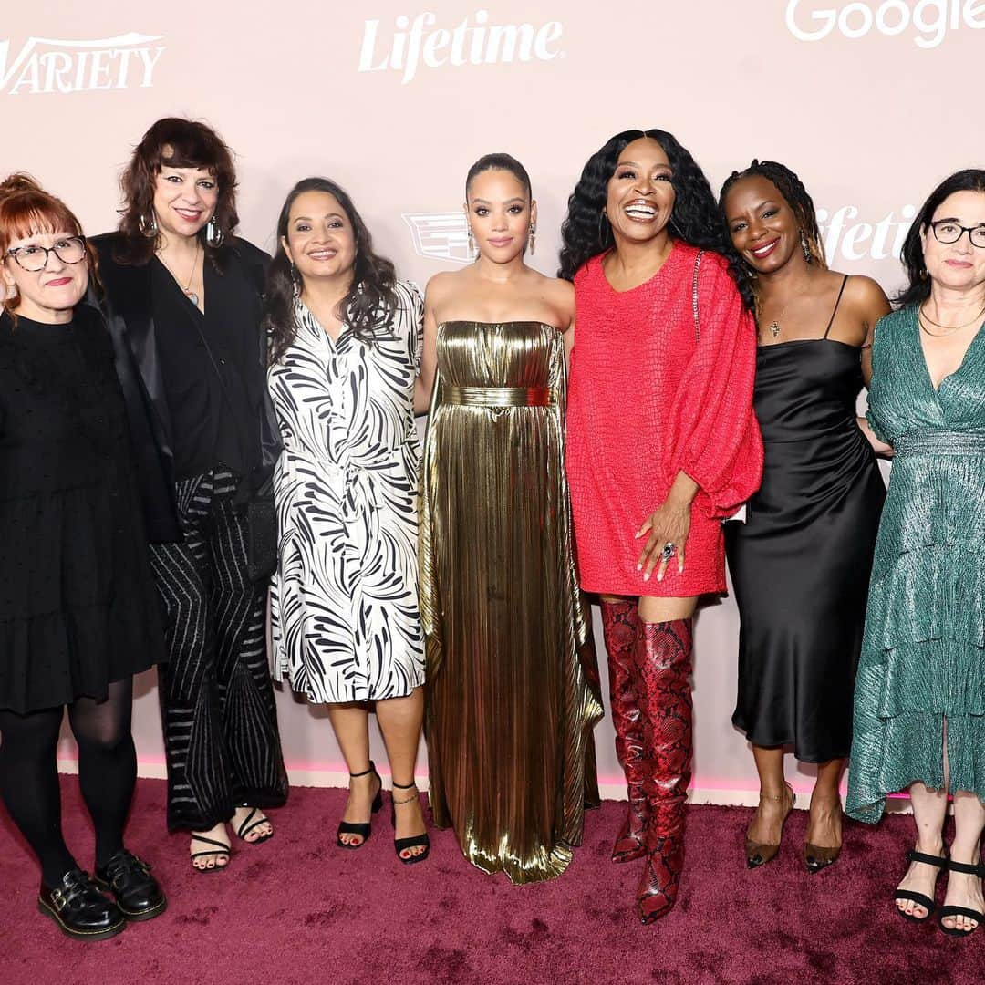 ビアンカ・ローソンさんのインスタグラム写真 - (ビアンカ・ローソンInstagram)「@variety #PowerOfWomen 💗 . Fun fact.. my shoe broke while walking to the podium to introduce @ava 🙆🏽‍♀️」10月2日 1時02分 - biancajasminelawson