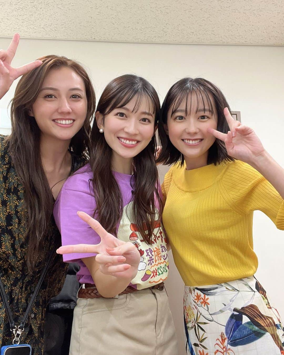 山本里菜さんのインスタグラム写真 - (山本里菜Instagram)「. オールスター感謝祭 ありがとうございました💕  ミニマラソンを担当した 純菜とわかばと 放送終わりに😚🫶  大好きな2人と撮れて嬉しいのお🥰  さぁ、明日も朝がとっても早いので おやすみなさい！ 明日も頑張ります💪  #オールスター感謝祭」10月2日 1時08分 - rinayamamoto_0622