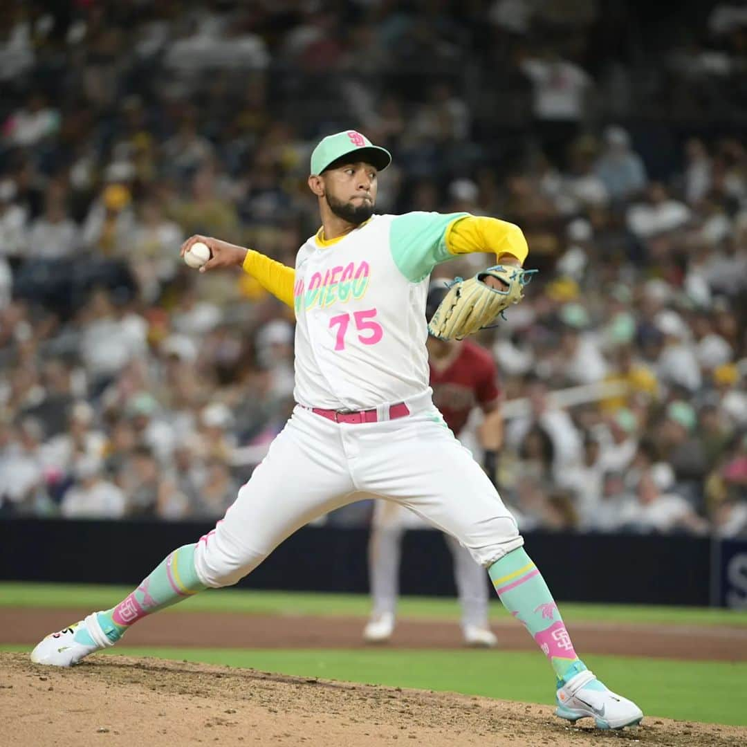 ロベルト・スアレスさんのインスタグラム写真 - (ロベルト・スアレスInstagram)「City connect ⚾️」10月2日 4時27分 - robertsuarez_75