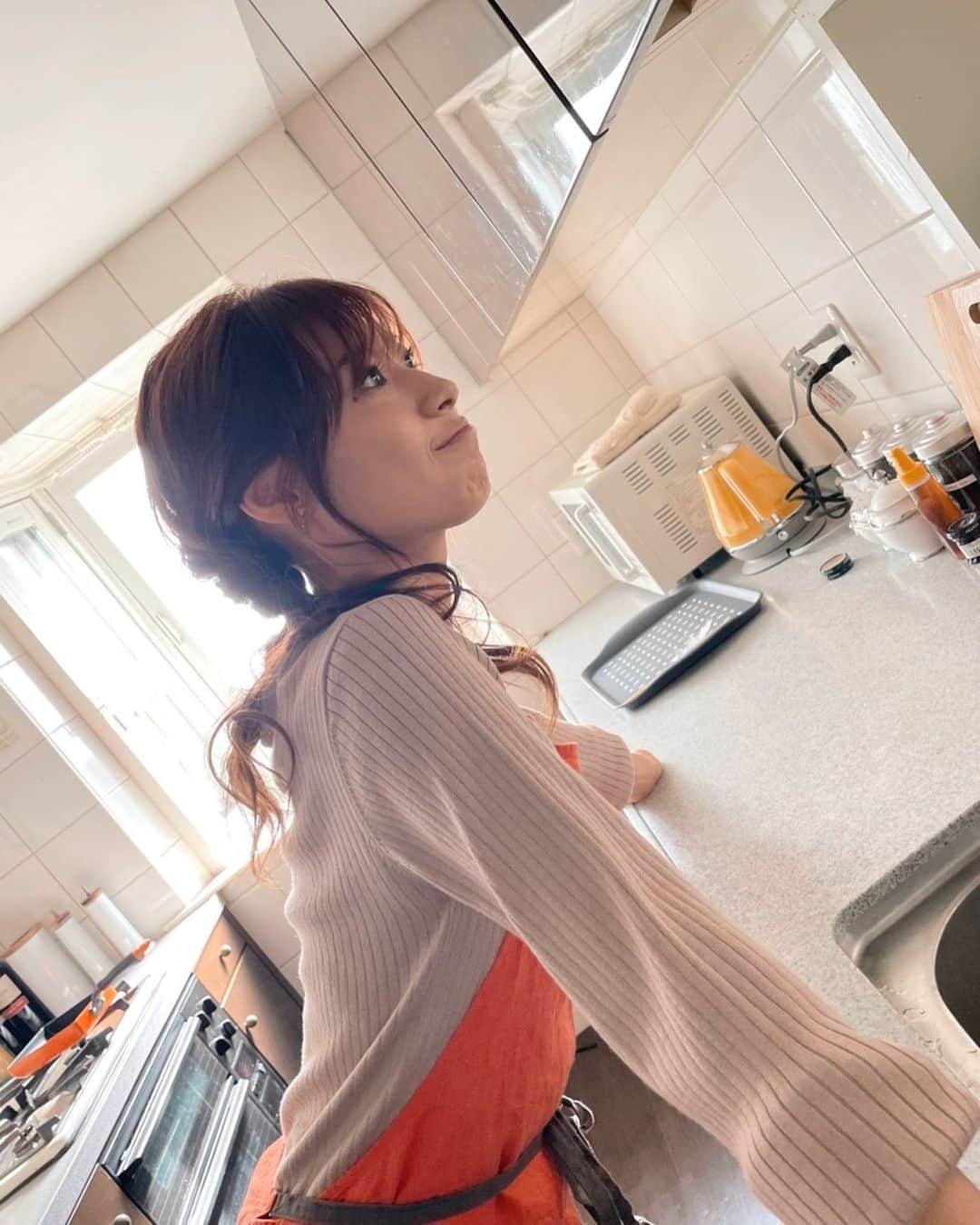 瀧本美織のインスタグラム：「🍳キッチン沙帆🍳   #Sisterドラマ  #沙帆  @sister_ytvdrama」
