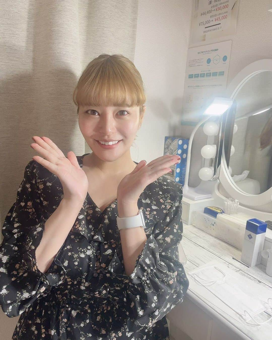 彼方美紅のインスタグラム：「いつもお世話になってるLIGHT BEAUTYさん💗 ホワイトニングももちろんいいけど、LEDフェイシャルもお気に入り🥺 いつもしっかり綺麗にしていただいてます❣️ 店員さんがとにかくフレンドリーで優しい...！いつも心地良い時間をありがとうございます😊 (すっぴん失礼致します😭)  #LIGHT BEAUTY#ホワイトニング#LEDフェイシャル」