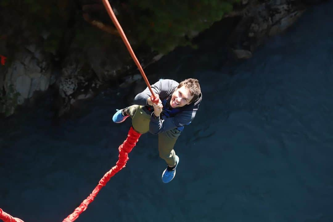 ヴェロニク・マレさんのインスタグラム写真 - (ヴェロニク・マレInstagram)「We did it 🤩⛰ #bungeejumping #bungeewhistler」10月2日 9時00分 - veronikmallet