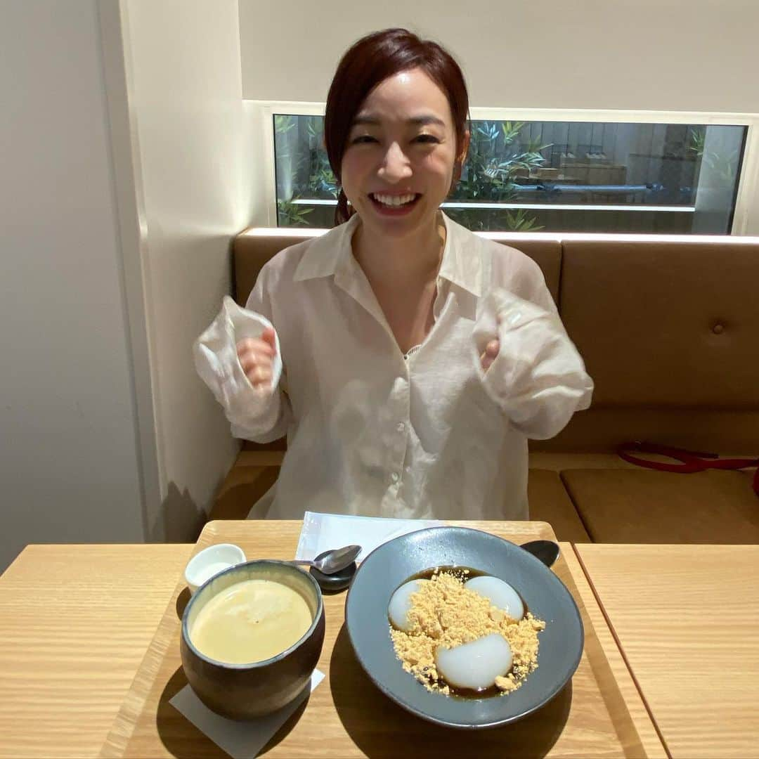 小尾渚沙さんのインスタグラム写真 - (小尾渚沙Instagram)「えりなっちと“和カフェ”デート❤️  このみずくず餅、賞味期限20分なんです😳✨ ぷるんぷるんで美味しかったぁぁああ〜😍  えりなっちと一緒にいると相変わらず楽しくて、いつもあっという間に時間が過ぎていく🤣 何時間あっても足りません🤤💕 . . #スワイプしてね 👉 #新井恵理那 @elina_arai  #大学時代からのお友達」10月2日 12時04分 - obi_nagisa