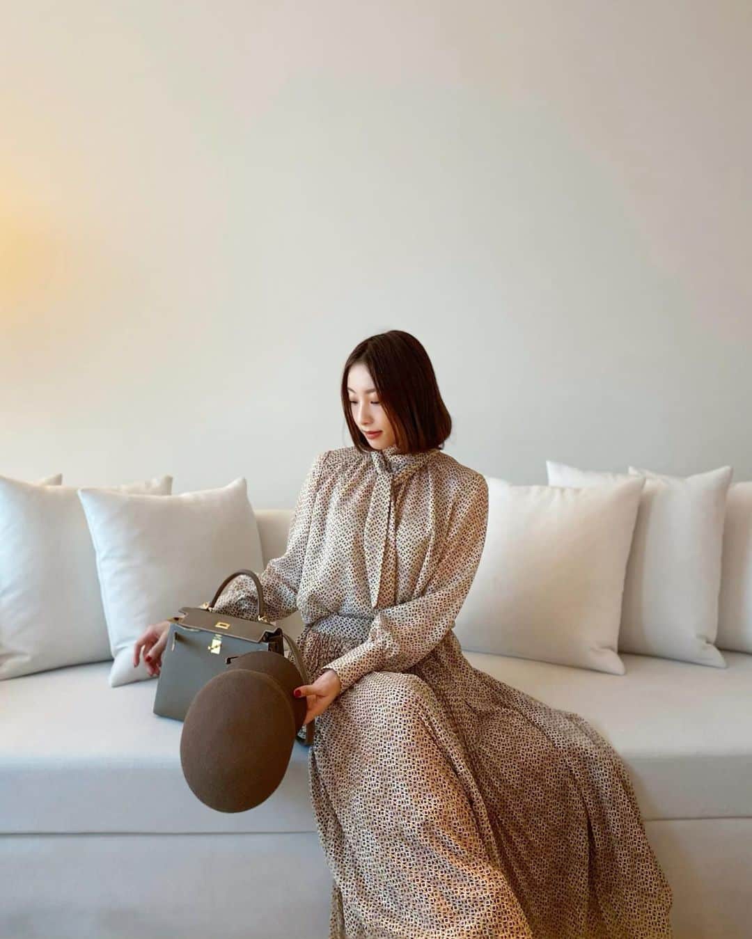 のインスタグラム：「EDITION🥀Hotel stay お部屋&アメニティもとっても良い香り🌿癒されました✨ この日着ているセットアップの柄が 立体的で本当にステキなの🎗 大好きで尊敬しているデザイナーさんの手がけたもの。 * Setup ... #jillstuart @jillstuart.jp  Casquette ... #chapeaudo @chapeaud_o  #edition #editiontoranomon #hotel #ホテルステイ#instagood #coordinate #ootd #outfit #fashion #instafashion #meg_ootd #코디네이트 #패션 #카메라 #コーディネート #コーデ #ファッション #今日のコーデ #今日の服 #157cmコーデ #キャスケット #シャポードオー #ホテルステイ #エディション #エディション虎ノ門」