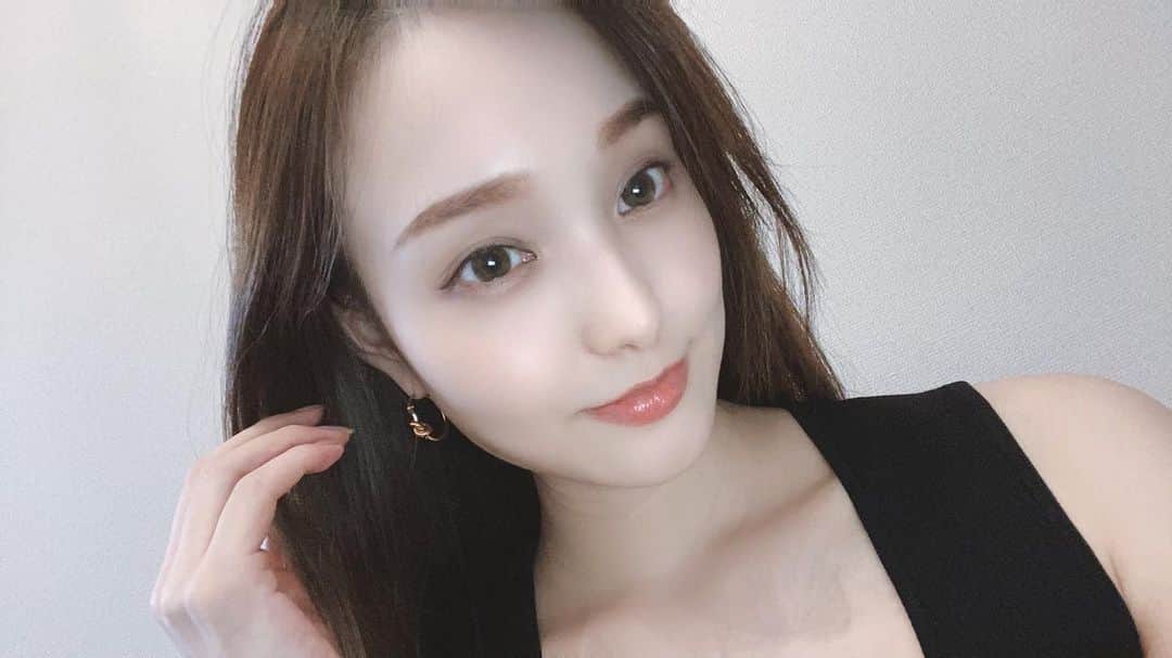 水谷望愛のインスタグラム：「🧚‍♂️ ❤️ ❤️ ❤️ お気に入りのピアス🦩 サージカルステンレスはお肌に優しいからおすすめ🙆‍♀️✨ LIMELYのアクセサリーはお手頃でデザインも可愛いので推しへのプレゼントにいかがでしょうかぁ🥺💕 絶対喜ばれると思います💫  👀→@thelimely  #LIMELY #ライムリー #肌に優しいアクセサリー #つけっぱなし #金属アレルギー対応 #316l #サージカルステンレス」