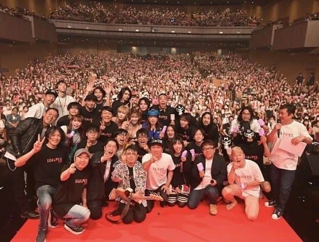 チェリー吉武のインスタグラム：「佐賀県人会で江頭さんのフェス エガフェスに呼んでもらいました。 あたおかの方々の熱気そして江頭さんに引き寄せるパワーがまさに1つになり伝説となりました。燃え尽きた夏の終わりでした。 バンザイ🙌  Thank you  cherry much🍒」