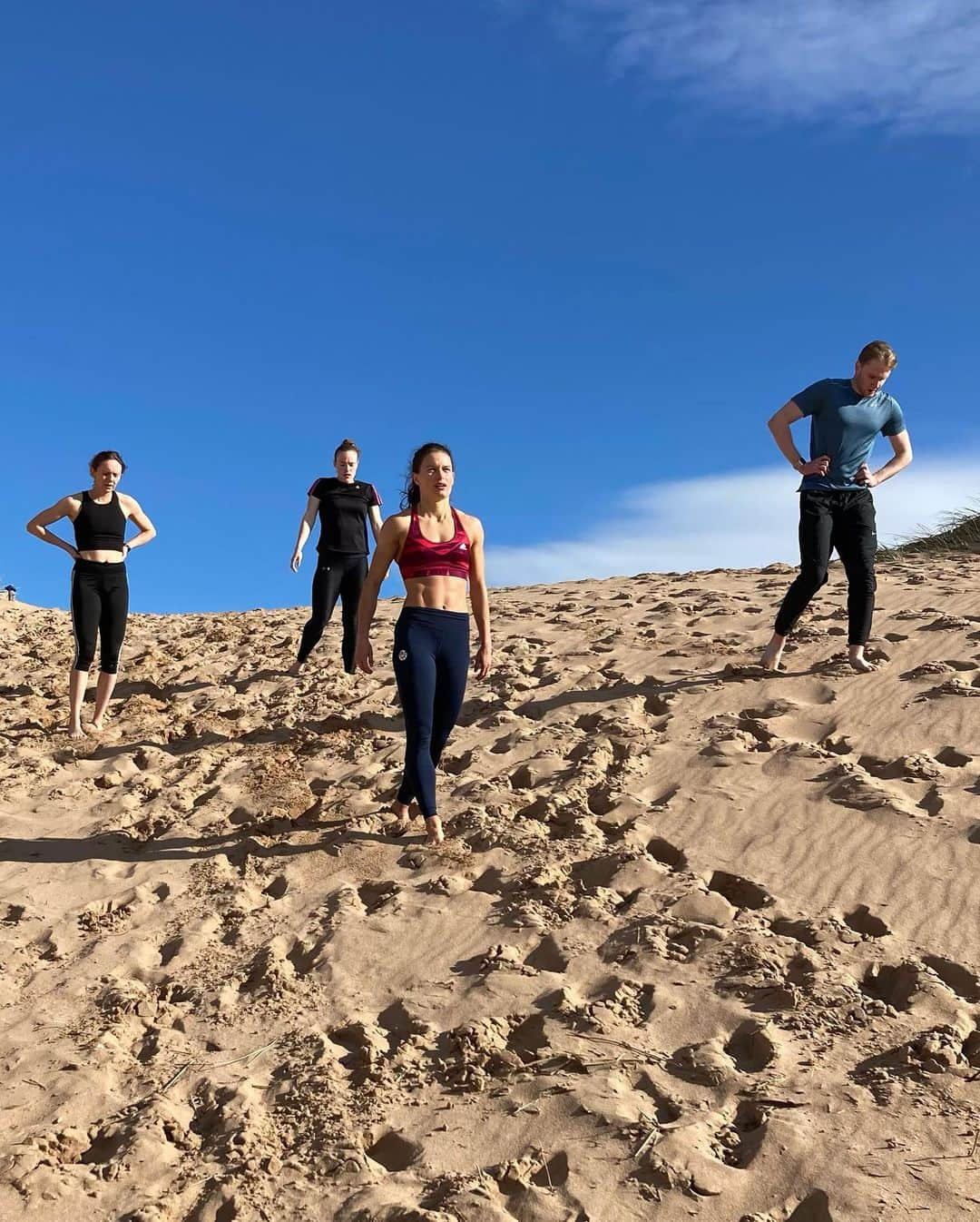 ゾーイ・クラークさんのインスタグラム写真 - (ゾーイ・クラークInstagram)「Survived our first full week back at training. Tired and sore, but happy and working hard. #wintertraining #sprinter #athlete #runner #sport #sanddunes #hillsprints #hardwork」10月3日 0時30分 - zoey.f.clark