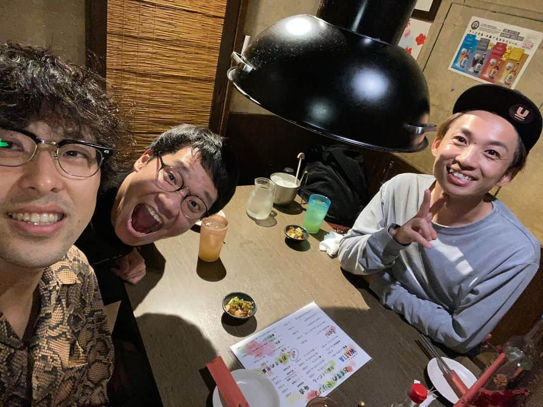 岡下雅典さんのインスタグラム写真 - (岡下雅典Instagram)「先日ですが2夜連続で最高の夜でした😘 こうへいさんと久しぶりに会えてお互い喜んで帰りにまた飲みましょう言うてたら 次の日すぐ会えた❤️ こうへいさんに「もうええわ！」と言われたよ❤️ ゆず兄！水田さん！いつもすんまへん🙏 あんたたちになら抱かれてもいいよ❤️」10月2日 17時48分 - consuta_okasita