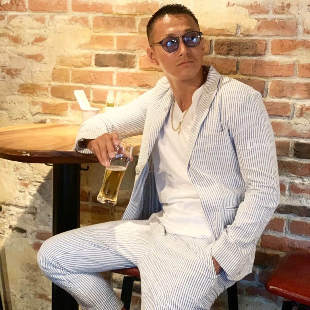 黒石高大のインスタグラム：「昼間暑いのに夜の秋感 夏終わっちゃうなーって寂しくなるね 昨日もよく飲んだ  素敵な１日でした 今宵インスタライブやるんで のんびり付き合ってください」