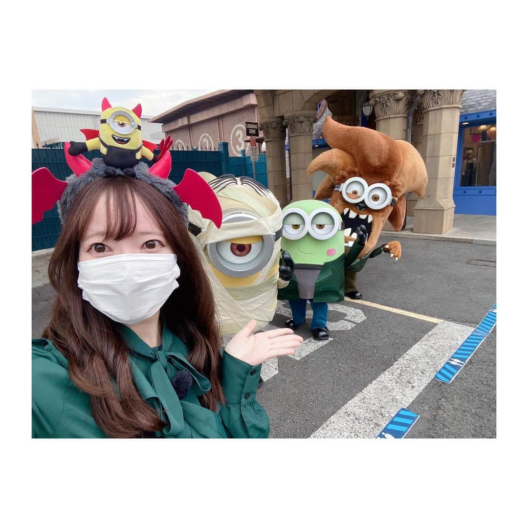 石井奏美のインスタグラム：「USJの写真が沢山あるので、8日の放送にむけて投稿していきます🌏  ハロウィンの仮装をしていたミニオンたち🍌  おどかしてくれたけど、可愛くて癒されてしまった…🎃💓 ぜひ動画で見てほしいので、次のシアワセ気分をお楽しみに👀  さて、明日からも自分のペースで頑張っていきましょ〜💐🧸  #岡山#香川#アナウンサー#大阪#ユニバーサルスタジオジャパン#USJ#ミニオン#ハロウィン#👻」