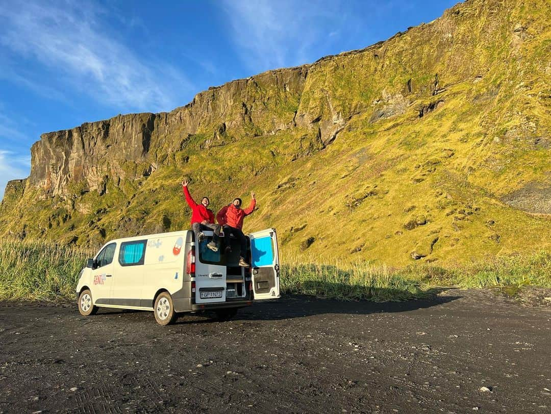 鈴木貴之さんのインスタグラム写真 - (鈴木貴之Instagram)「I had an amazing road trip for a week with my best and oldest friend @robinlewisphotography in @iceland .  Slept in a van and woke up in nature. Every place we went was epic and breathtaking.  ⁡ Thank you stars for guiding us when it was dark.  Thank you sun for giving us warm energy when it was cold.  Thank you rain for washing all the bad energy away.  Thank you rainbow for putting a smile on our faces. Thank you glacier for reminding us of the fierceness of nature.  Thank you wind for humming out loud in the middle of the night and shaking our van!! ⁡ I am grateful for my health. For one step after the other, having the strength and opportunity to bask in this beautiful Icelandic nature. I hope we can preserve this nature for our children, grandchildren, and great grandchildren. ⁡ #iceland #mothernature #catchmeifyoucan  #vanlife  ⁡🏔🇮🇸🙏🏻🚐 💨」10月2日 19時04分 - takayuki_suzuki90