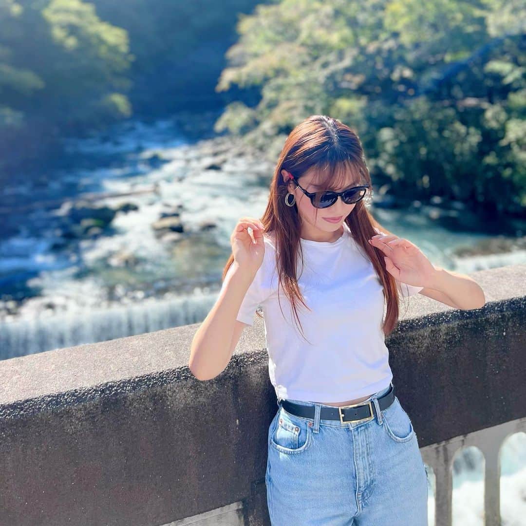 のインスタグラム：「自然を求めて❤️  ゴルフ用のサングラス🕶 プライベートでも大活躍❤️ 耳にかけても頭にかけても、 ずれないから好き😊 @iomic_meganehompo   #箱根湯本#箱根#箱根旅行#サングラス#イオミック」