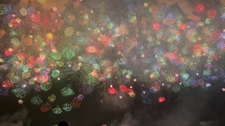 のインスタグラム：「#こうのす花火大会  ドラマチックでした…。 空がエンタメ史上一番でかいスクリーンやと気付かせてもらいました。」