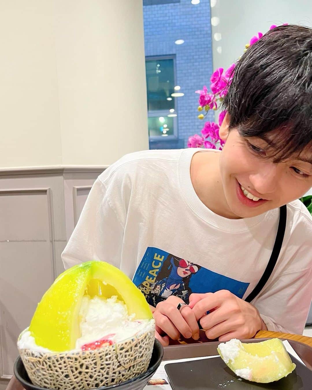 夢屋まさるのインスタグラム：「頼んで目の前にして気付いたんですが、山口めろんちゃんの分身でした  #雪氷」